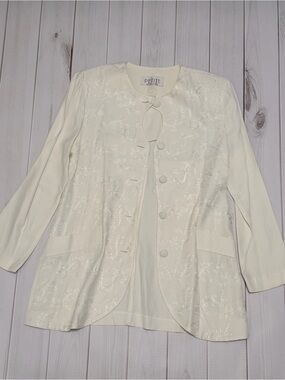 Petite Sophisticate Vintage cream Fitted Long Blazer